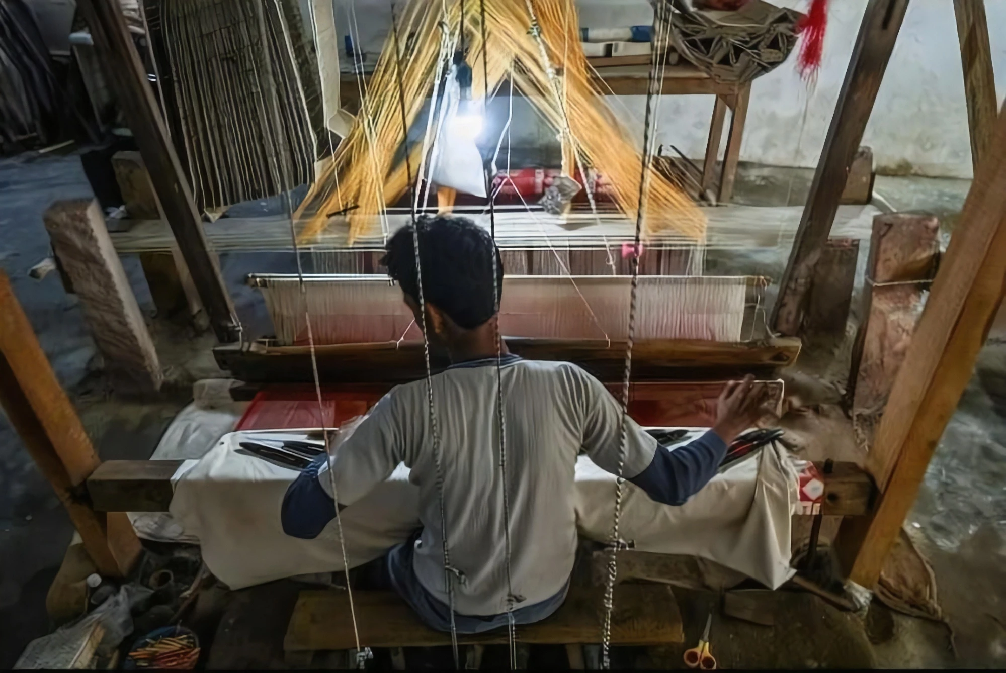 banarasiculture.com Factory Hand kargha Weaving techniques 0001